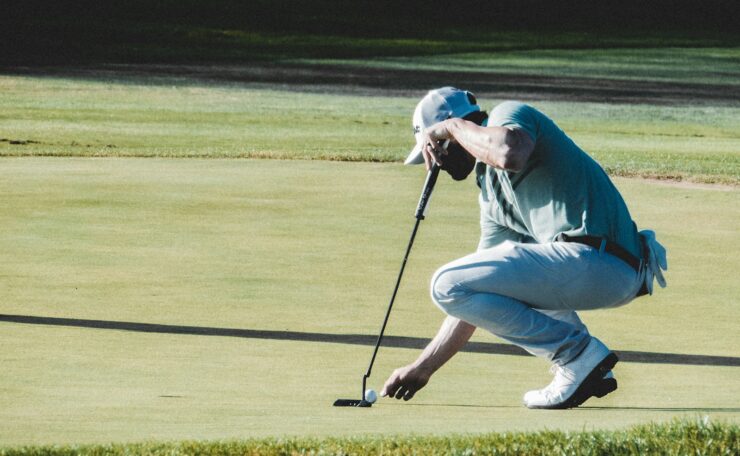 man holding black golf club